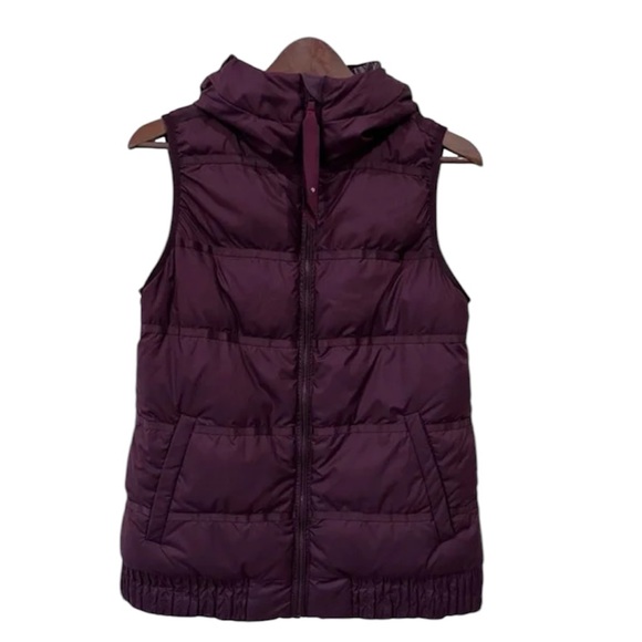 Lululemon Chilly Chill Puffy Down Hooded Vest Reversible Bordeaux Size 4, EUC - Picture 4 of 10